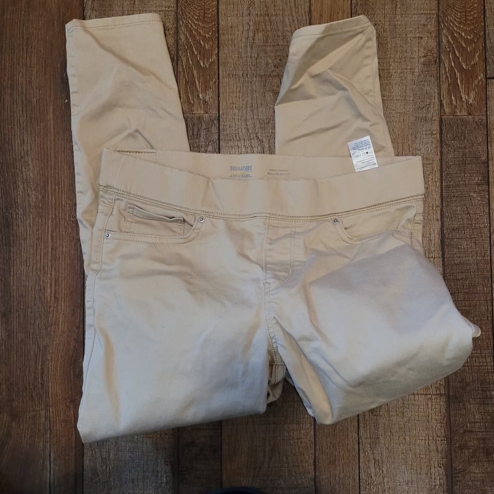 Levi Signature  30 W L 28 Tan